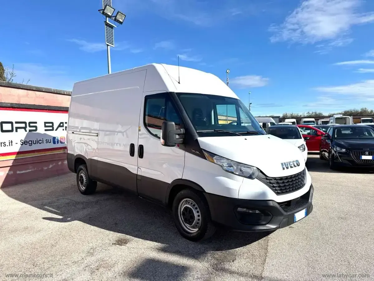Usata Iveco Daily 116 CV (85 kW) 2020 Bianco Furgone