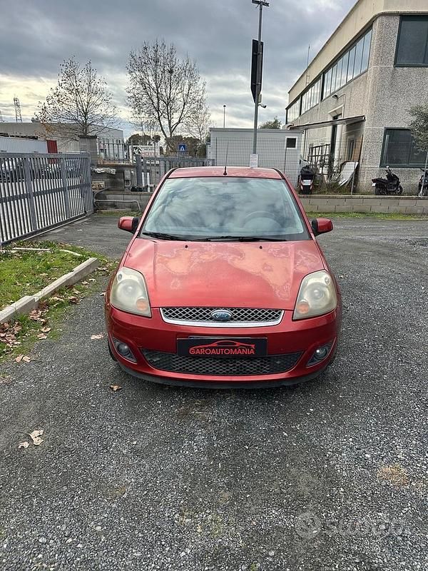 Usata Ford Fiesta Ghia 68 CV (50 kW) 2007 Arancione Utilitaria