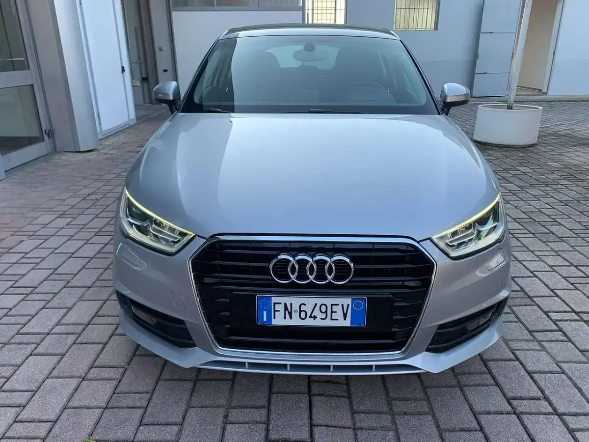 Usata Audi A1 Sportback Admired 116 CV (85 kW) 2018 Silver tetto grigio scuro Utilitaria