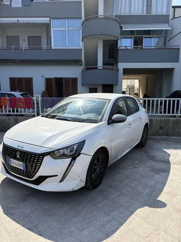 Usata Peugeot 208 Style 75 CV (55 kW) 2022 Utilitaria