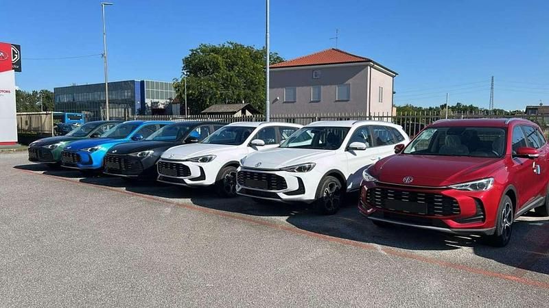 Usata MG ZS Comfort 197 CV (144 kW) 2024 Vari colori Berlina