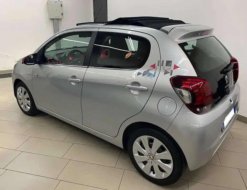 Usata Peugeot 108 Active 69 CV (50 kW) 2016 Argento Utilitaria