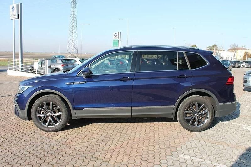Usata VW Tiguan Allspace Life 150 CV (110 kW) 2023 Atlantic blue SUV