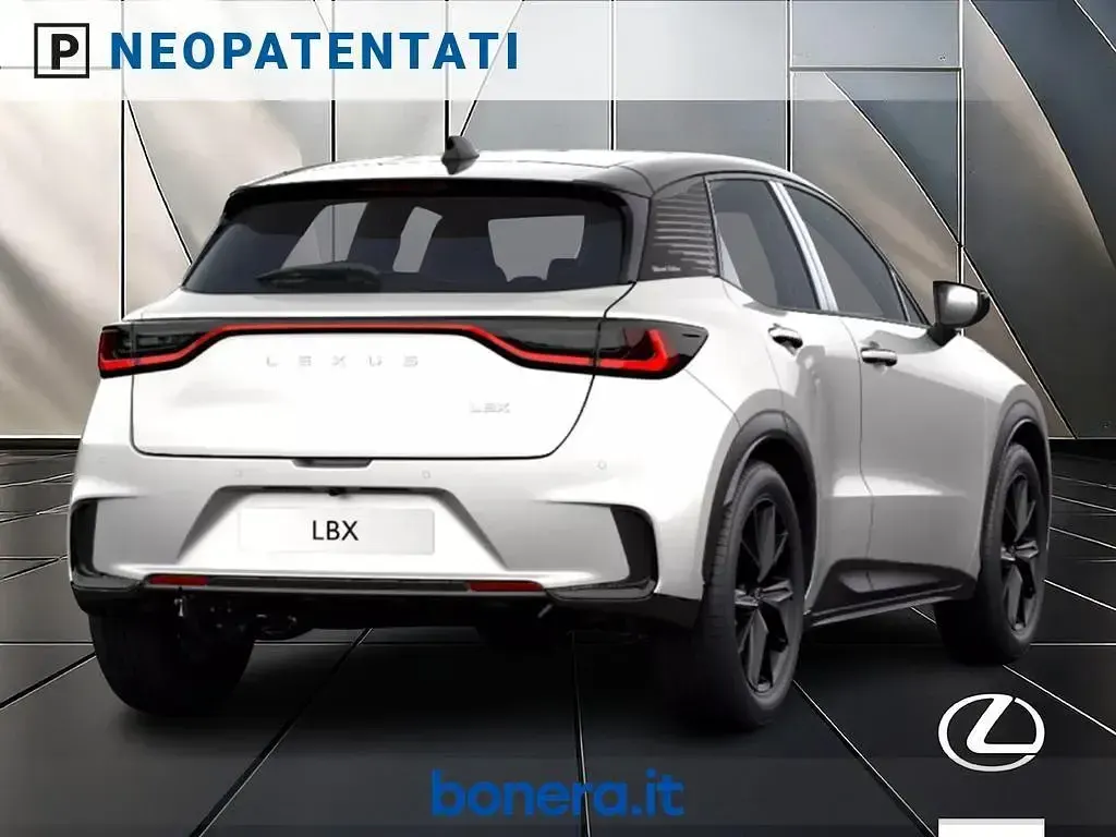 Nuova Lexus LBX 136 CV (100 kW) 2026 Bianco SUV