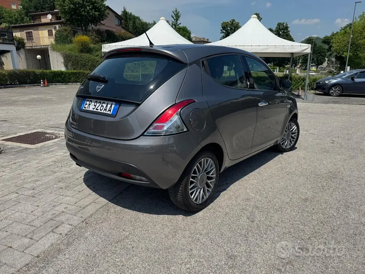 Usata Lancia Ypsilon S 69 CV (50 kW) 2012 Grigio Utilitaria