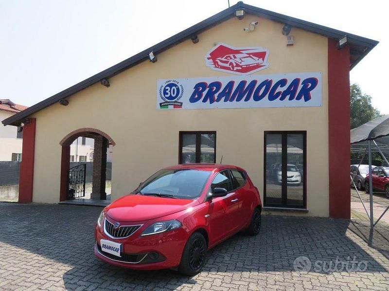 Rosso pastello Usata 2022 Lancia Ypsilon Silver Due volumi | 10.900 € (Buon prezzo) - Immagine 1/4