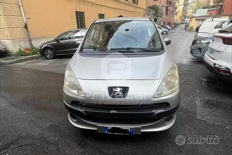 Usata Peugeot 1007 68 CV (50 kW) 2006 Grigio Monovolume