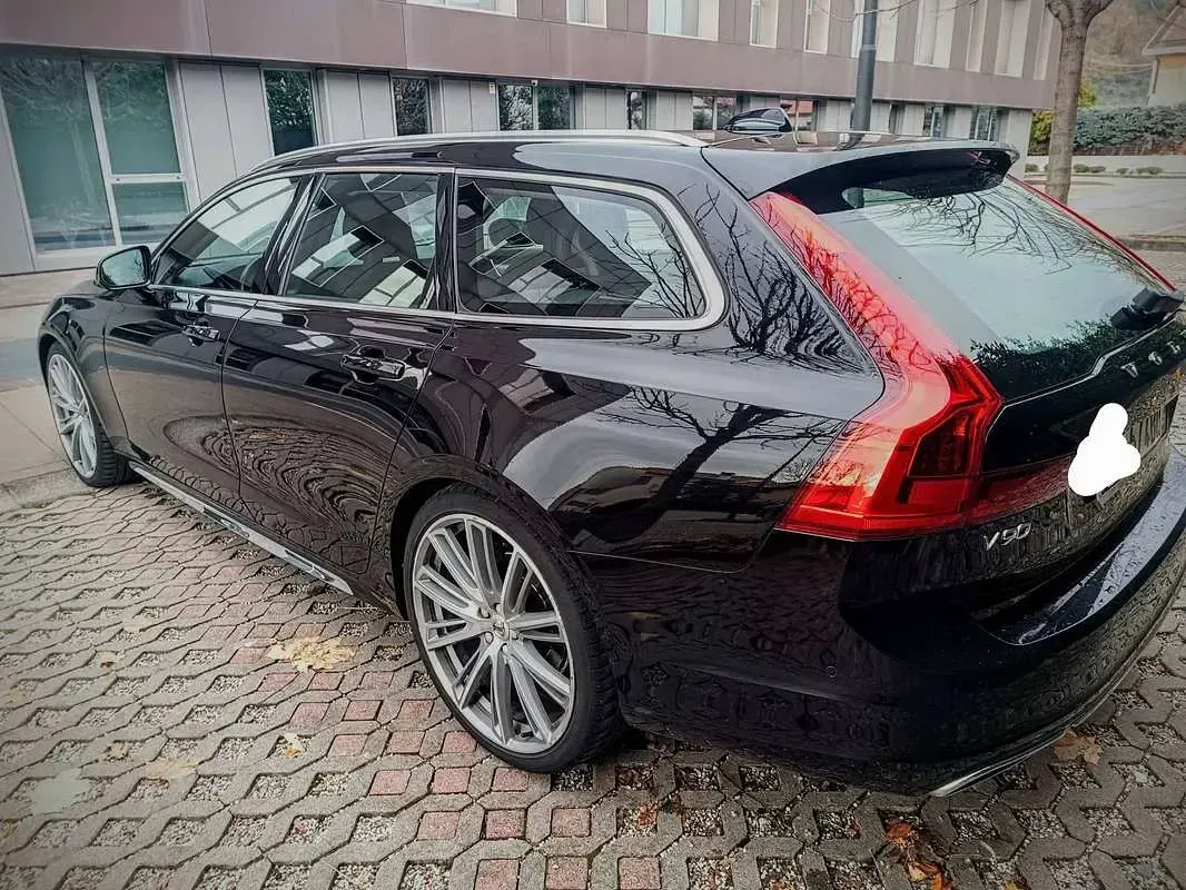 Usata Volvo V90 Momentum 150 CV (110 kW) 2017 Nero Station wagon