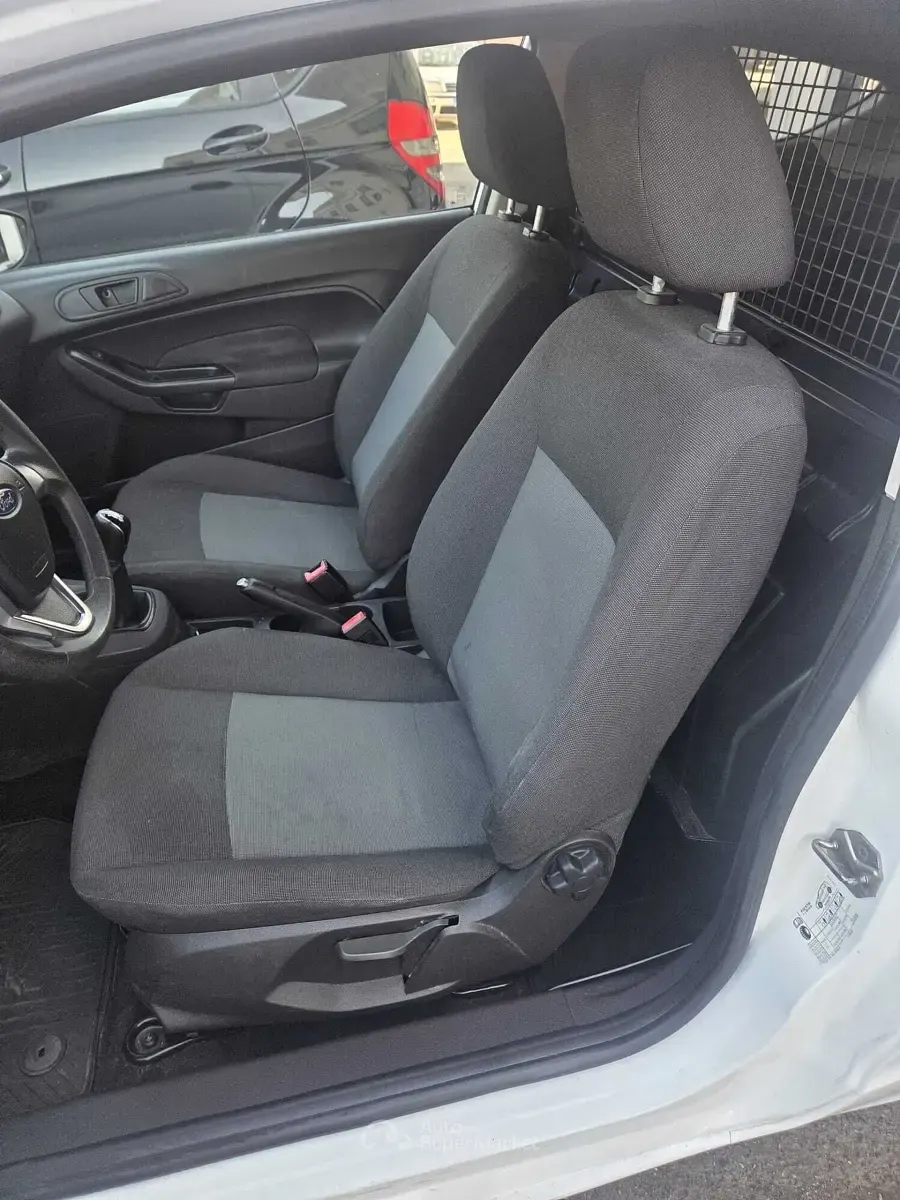 Usata Ford Fiesta 75 CV (55 kW) 2014 Bianco Utilitaria