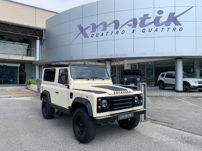 Usata Land Rover Defender 136 CV (100 kW) 1996 Beige pastello Utilitaria