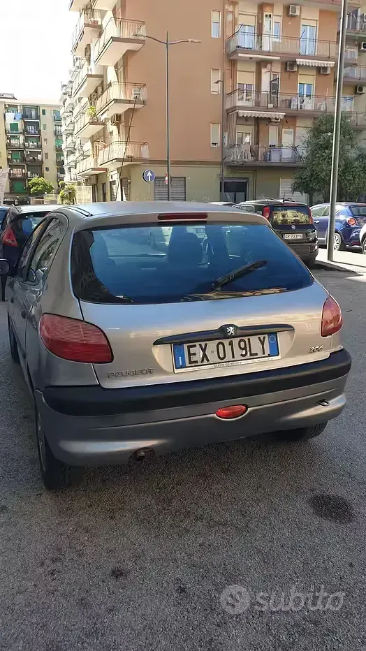 Usata Peugeot 206 68 CV (50 kW) 2002 Grigio Berlina