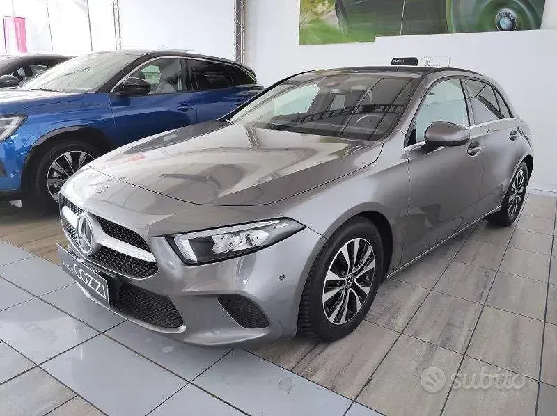 Usata Mercedes A180 Business 116 CV (85 kW) 2022 Grigio Berlina