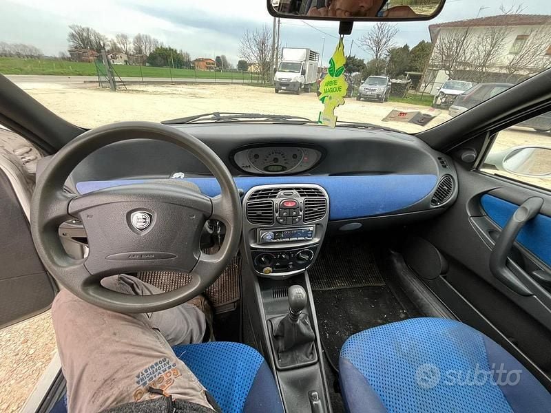 Usata Lancia Ypsilon 54 CV (39 kW) 2001 Bianco Utilitaria