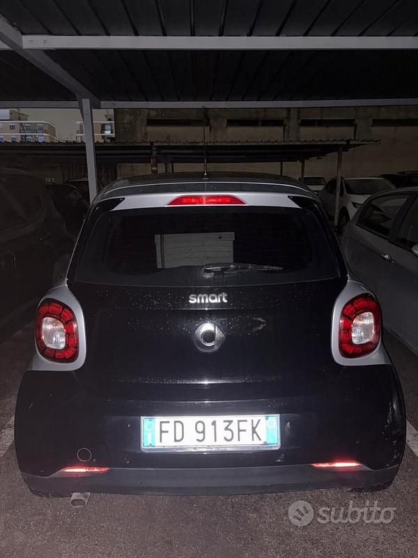Usata Smart ForFour 71 CV (52 kW) 2016 Nero Utilitaria