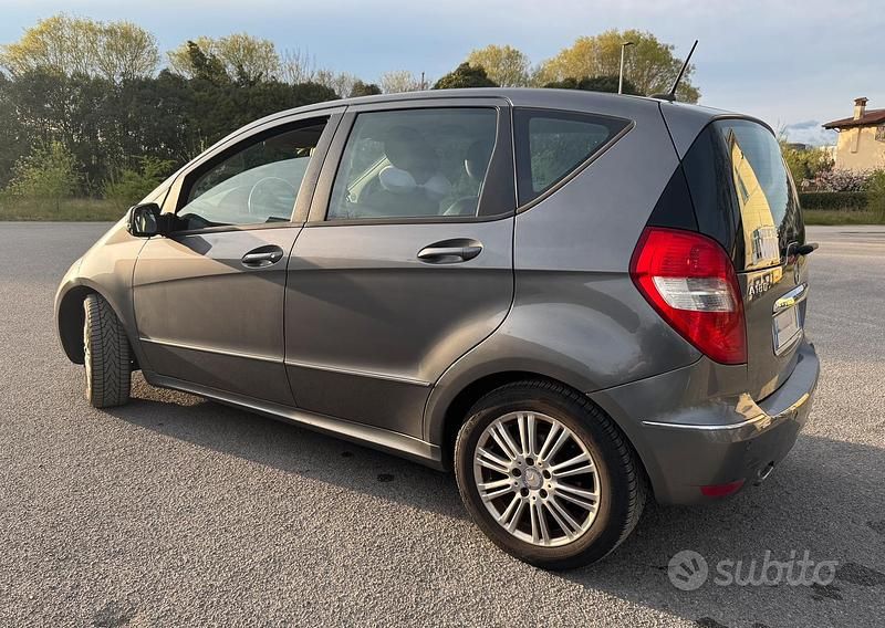 Usata Mercedes A180 116 CV (85 kW) 2009 Grigio Berlina