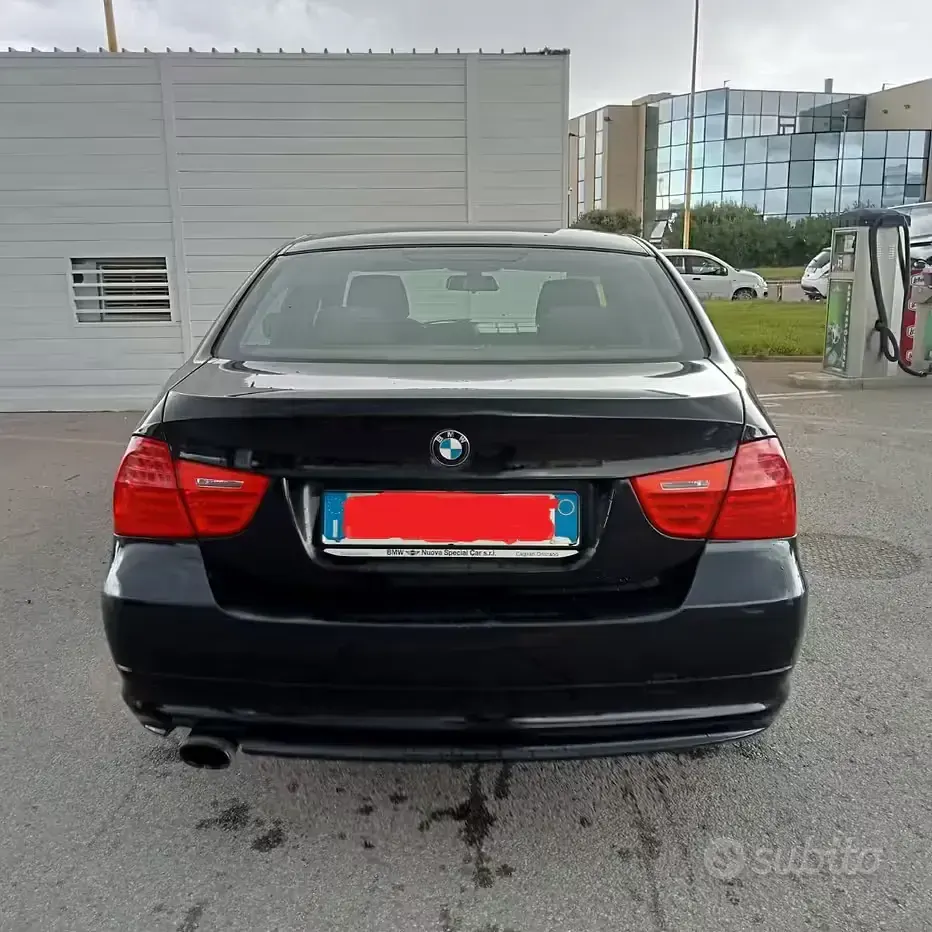 Usata BMW 318 143 CV (105 kW) 2010 Nero Berlina