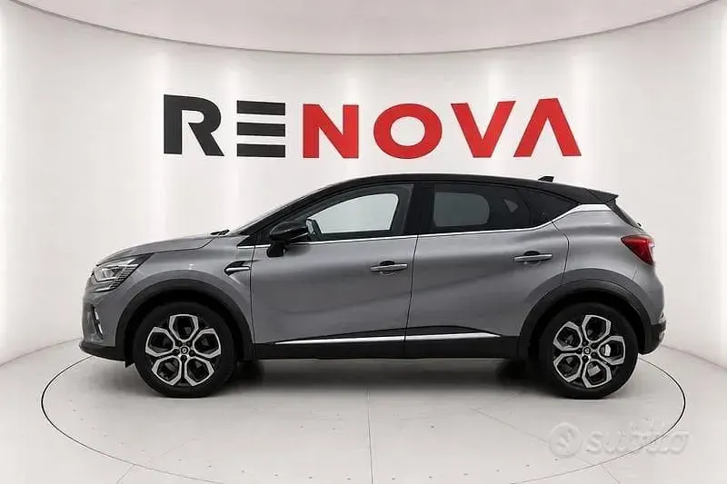Usata Renault Captur Techno 101 CV (74 kW) 2023 Grigio SUV