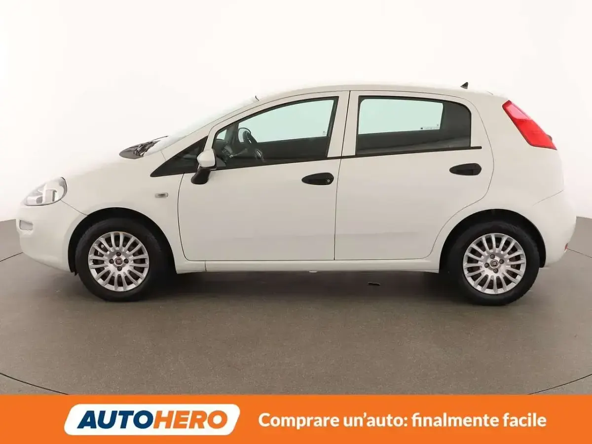 Usata Fiat Punto Street 69 CV (50 kW) 2015 Bianco Utilitaria