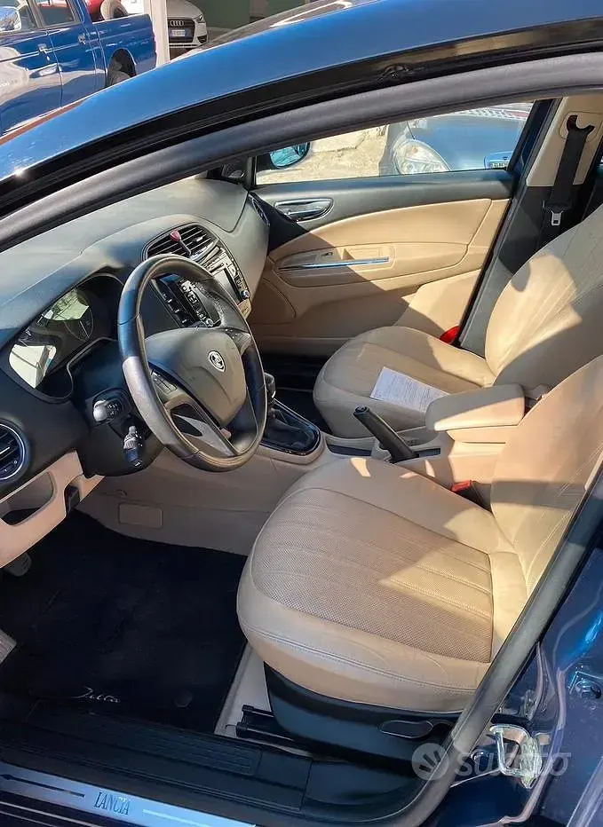 Usata Lancia Delta 120 CV (88 kW) 2014 Bluazzurro Utilitaria