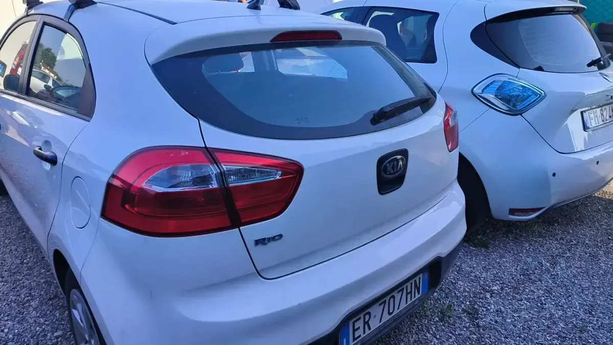 Usata Kia Rio LX 86 CV (63 kW) 2013 Berlina