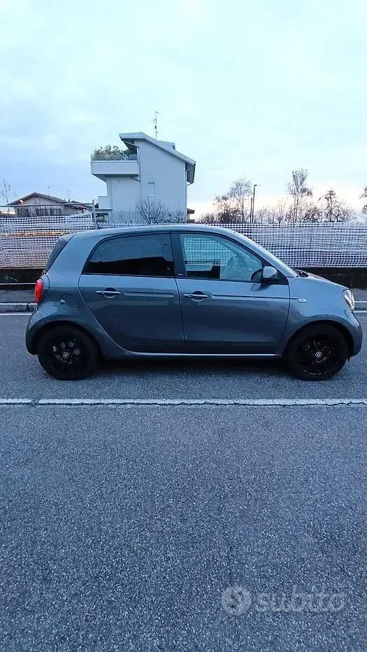 Usata Smart ForFour Prime 90 CV (66 kW) 2017 Grigio Utilitaria