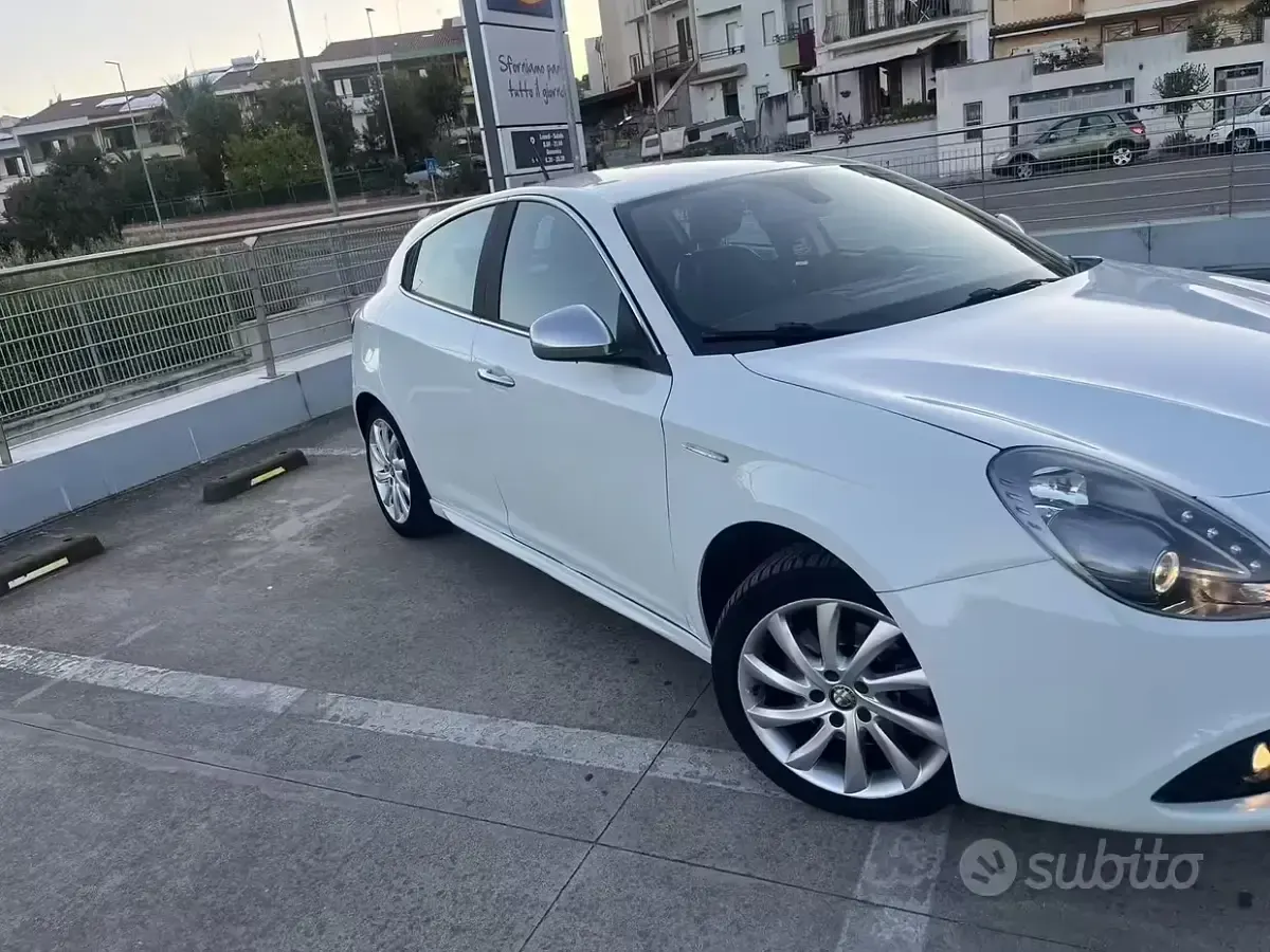 Usata Alfa Romeo Giulietta 170 CV (125 kW) 2012 Utilitaria