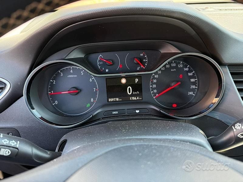 Usata Opel Crossland 83 CV (61 kW) 2020 Grigio SUV