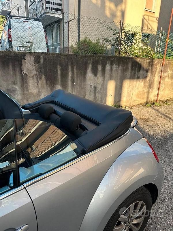 Usata VW Beetle Cabriolet 105 CV (77 kW) 2015 Grigio Cabrio