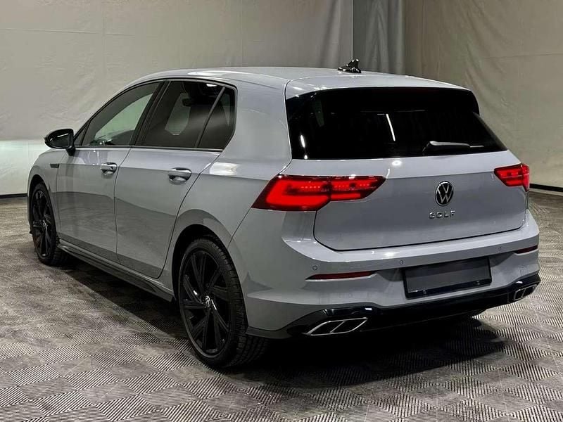 Usata VW Golf VIII R-line 190 CV (139 kW) 2022 Mondstein grau Berlina