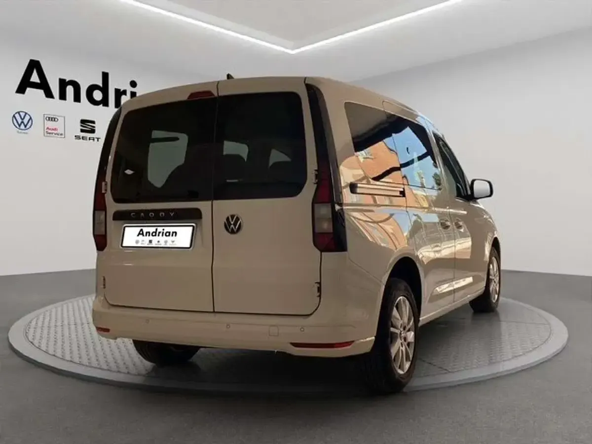 Usata VW Caddy 122 CV (89 kW) 2023 Bianco Monovolume