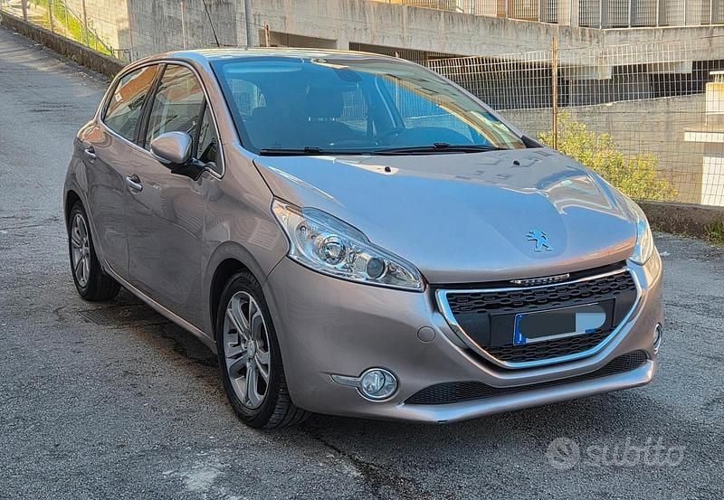 Usata Peugeot 208 95 CV (69 kW) 2012 Utilitaria