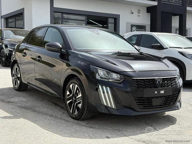 Usata Peugeot 208 Allure 102 CV (75 kW) 2025 Nero Utilitaria