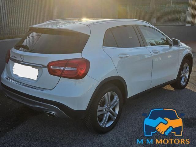Usata Mercedes GLA200 136 CV (100 kW) 2016 Bianco SUV