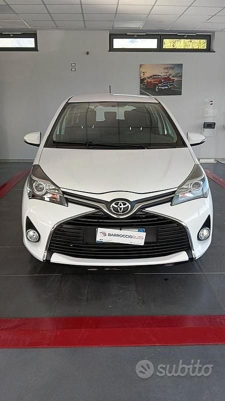 Usata Toyota Yaris Lounge 90 CV (66 kW) 2016 Bianco Berlina