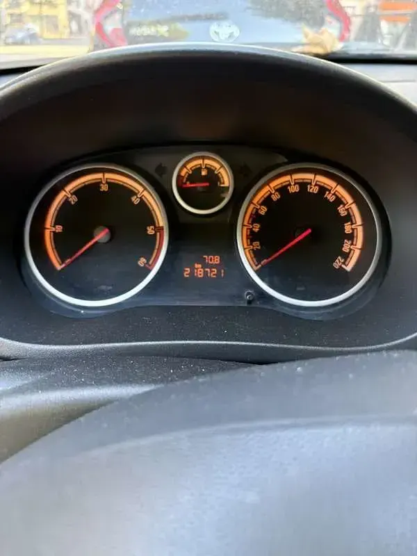 Usata Opel Corsa Enjoy 75 CV (55 kW) 2011 Utilitaria