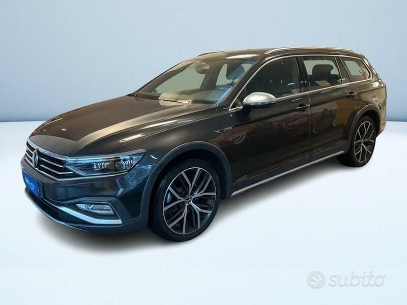 Grigio metallizzato Usata 2023 VW Passat Alltrack Station wagon | 29.900 € (Buon prezzo) - Immagine 1/4