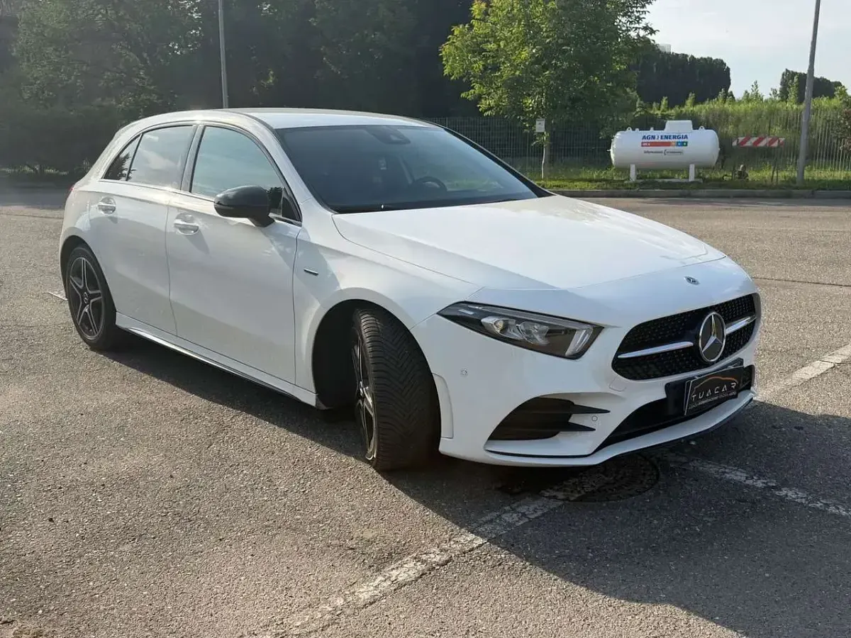 Usata Mercedes A180 AMG Line Premium 116 CV (85 kW) 2021 Bianco Berlina