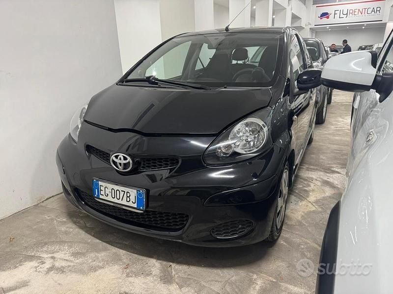Usata Toyota Aygo Connect Style 68 CV (50 kW) 2010 Nero Utilitaria