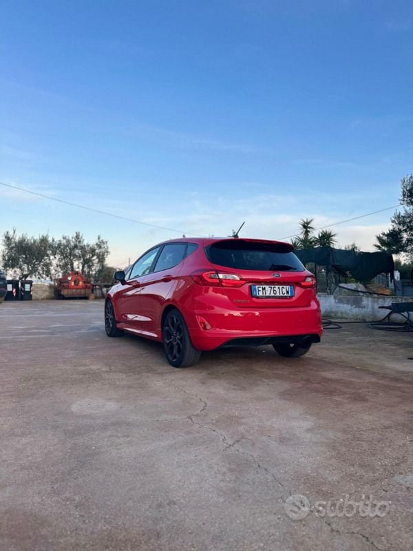 Usata Ford Fiesta ST-Line 86 CV (63 kW) 2017 Rosso Utilitaria