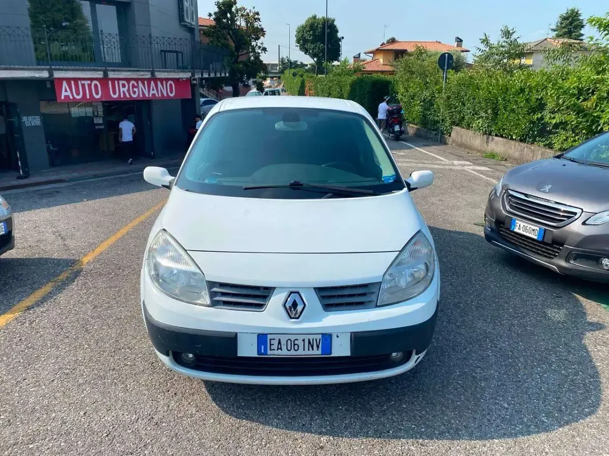 Usata Renault Scénic III Dynamique 113 CV (83 kW) 2010 Bianco Monovolume