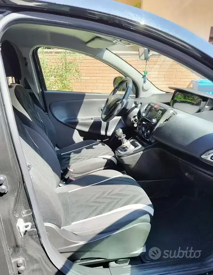 Usata Lancia Ypsilon 69 CV (50 kW) 2016 Nero Utilitaria