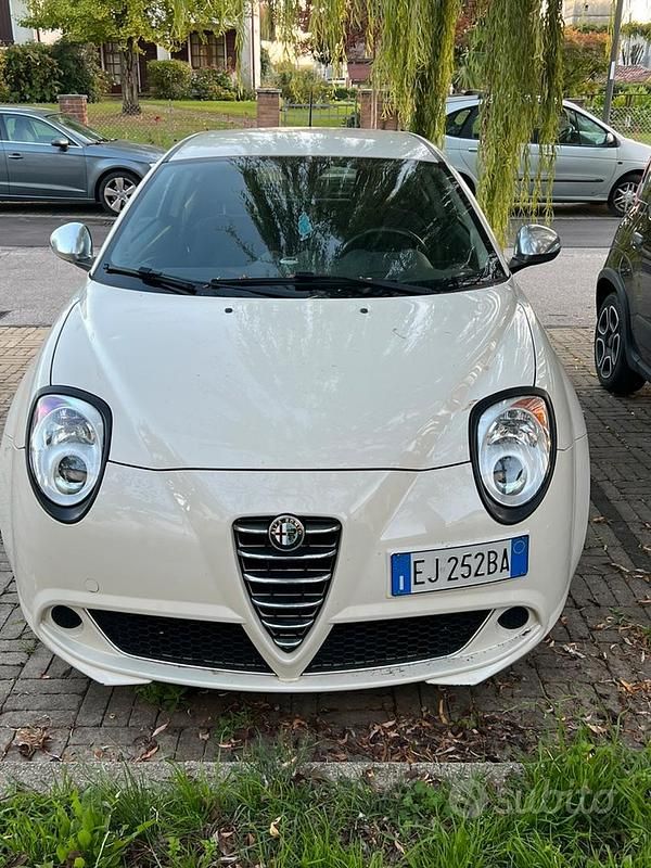 Bianco Usata 2011 Alfa Romeo MiTo Due volumi | 4800 € (Buon prezzo) - Immagine 1/4