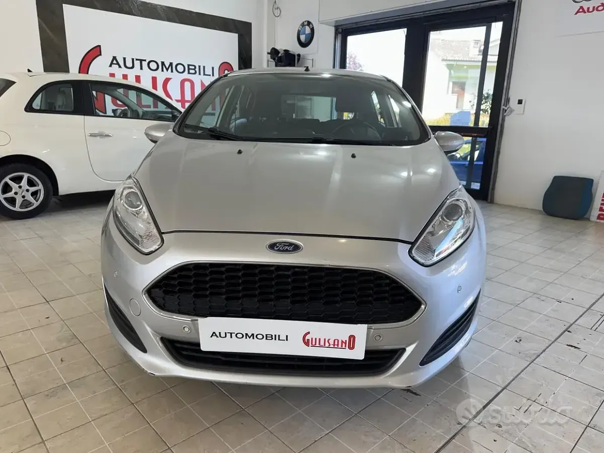 Usata Ford Fiesta 80 CV (58 kW) 2017 Grigio Utilitaria