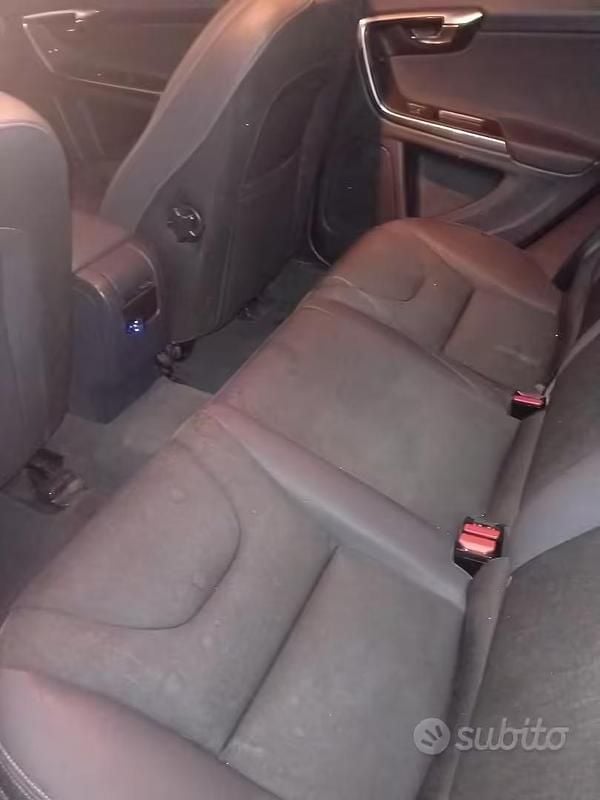 Usata Volvo V60 180 CV (132 kW) 2014 Blu Station wagon