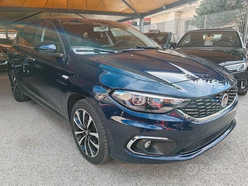 Blu Usata 2018 Fiat Tipo Lounge Station wagon | 10.200 € (Buon prezzo) - Immagine 1/4