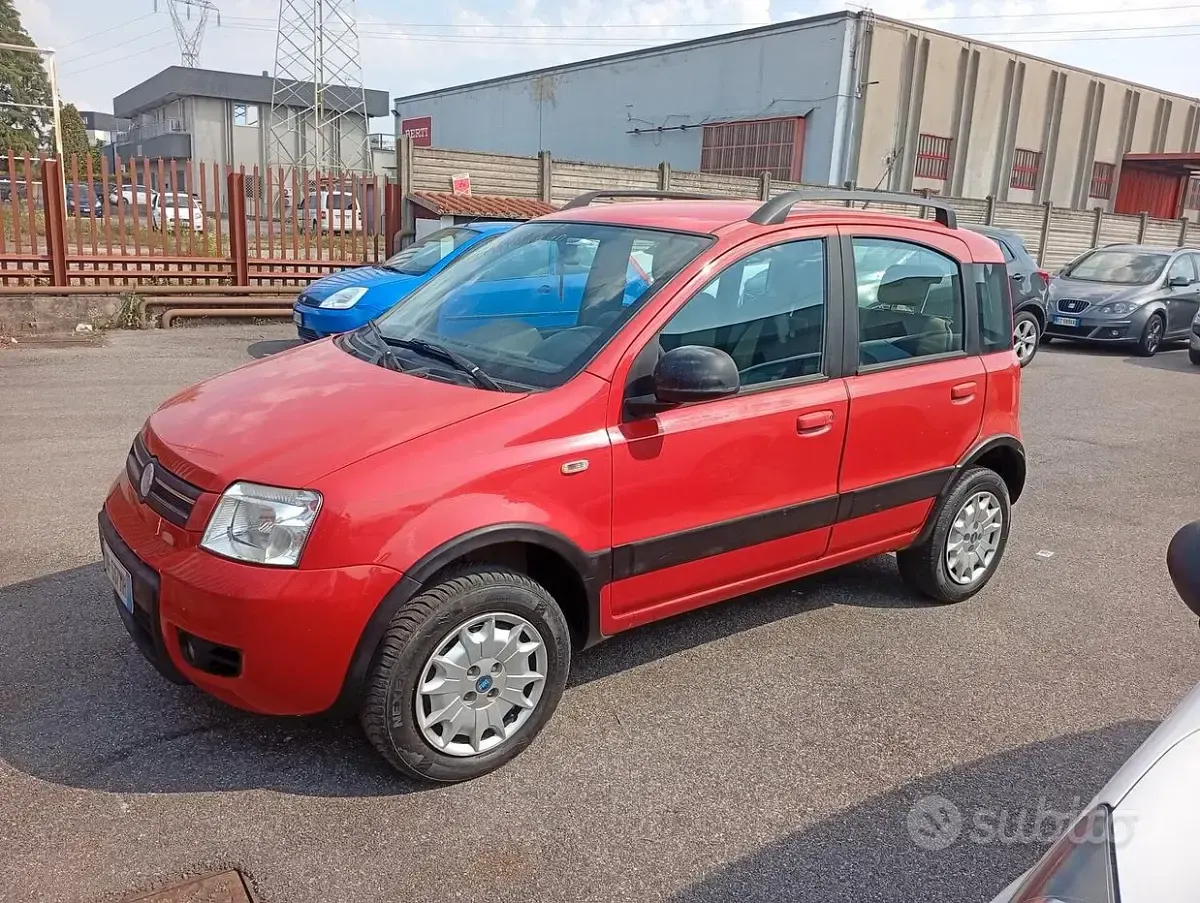 Usado Fiat Panda 4x4 Climbing 60 CV (44 kW) 2007 Rojo Utilitario