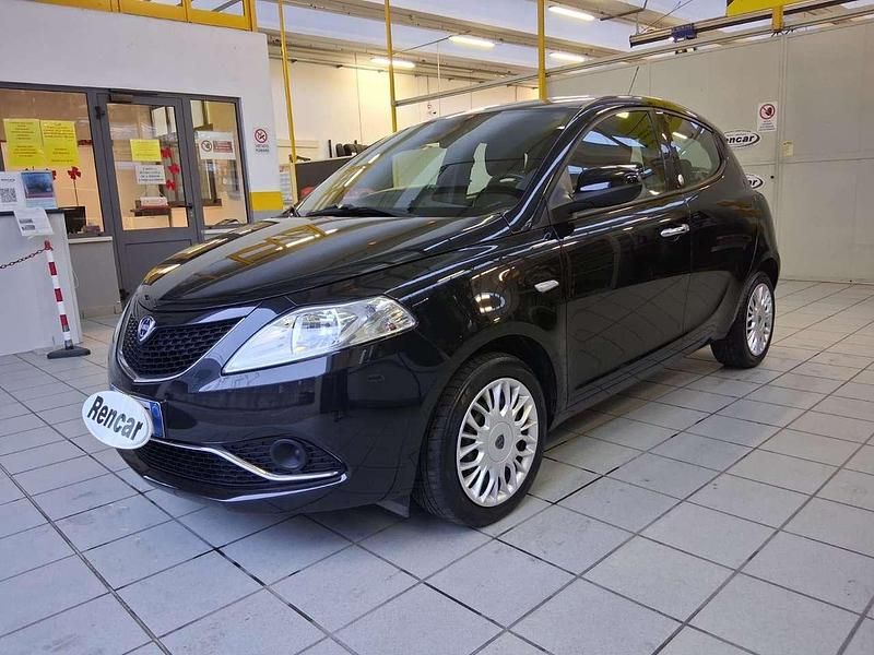 Usata Lancia Ypsilon Gold 69 CV (50 kW) 2017 Nero Utilitaria