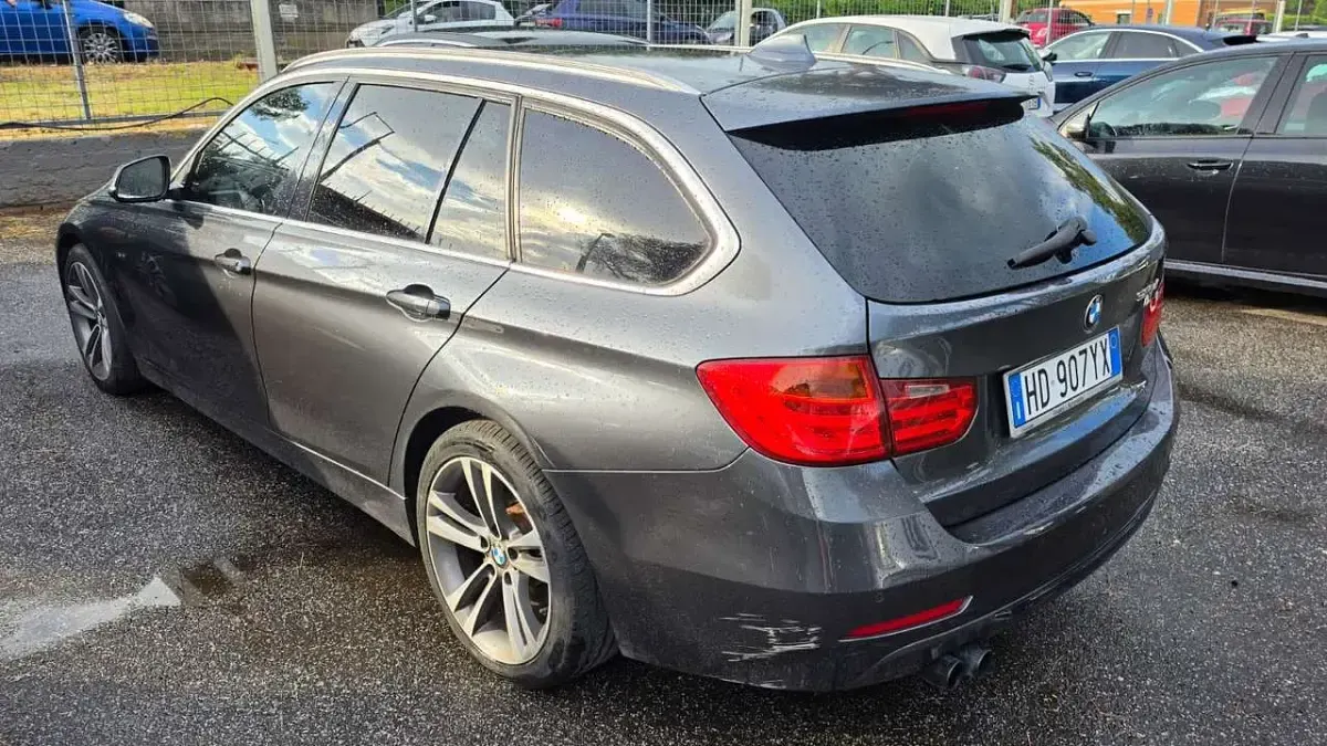 Usata BMW 325 Sport Line 218 CV (160 kW) 2013 Grigio Station wagon