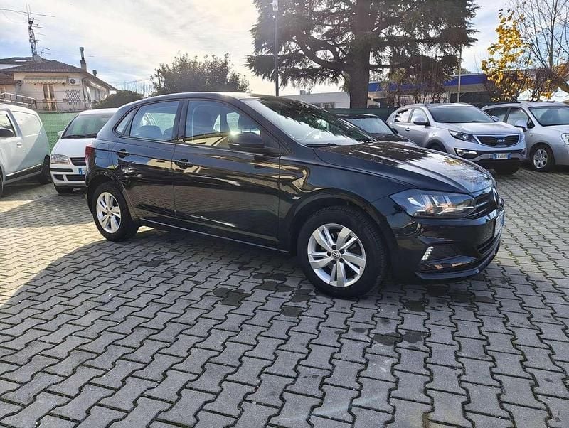 Profondo perla Usata 2019 VW Polo Comfortline Tre volumi | 14.990 € (Buon prezzo) - Immagine 1/4