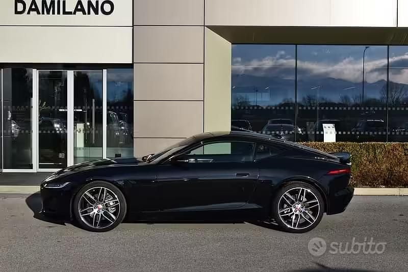 Usata Jaguar F-Type R-Dynamic 300 CV (220 kW) 2021 Nero Coupé